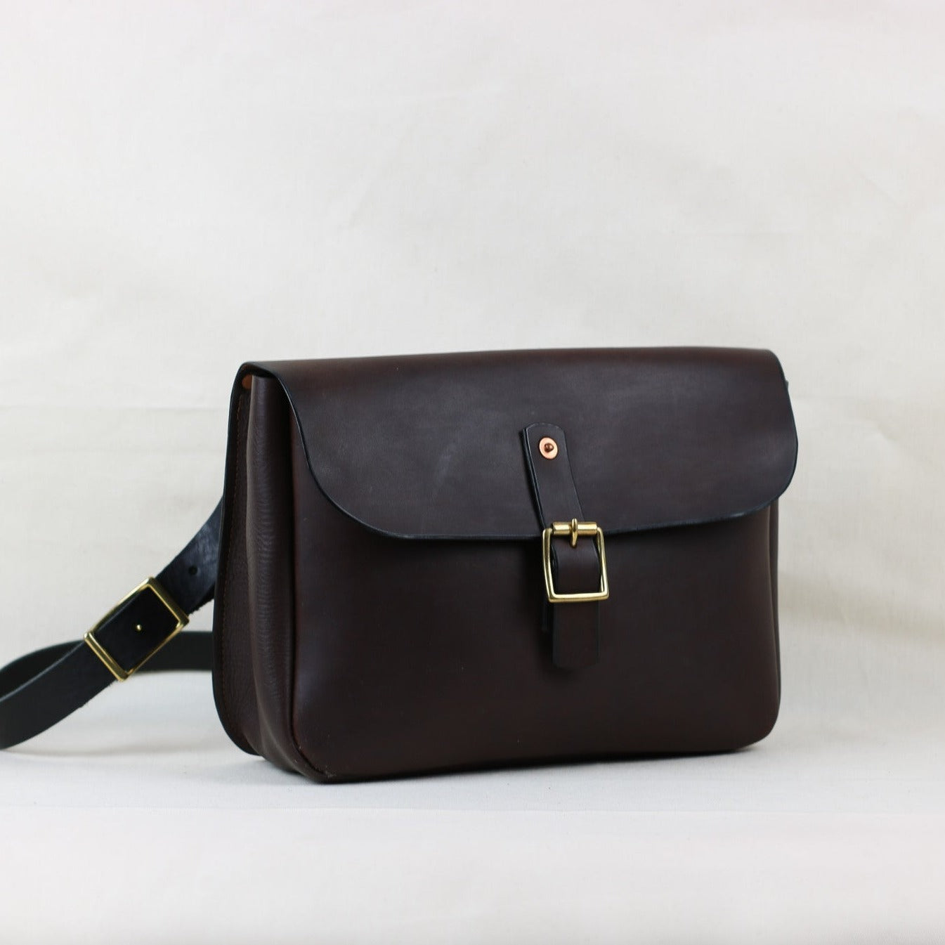 PORTLAND - Leather Crossbody Bag
