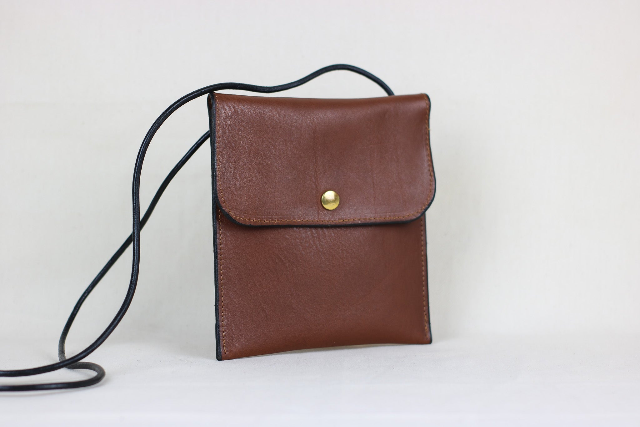 EEMO - Leather Crossbody Pouch
