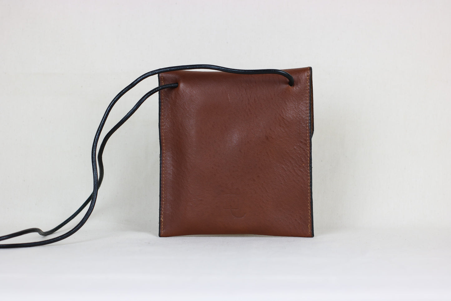 EEMO - Leather Crossbody Pouch