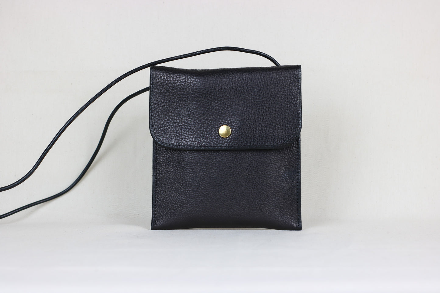 EEMO - Leather Crossbody Pouch