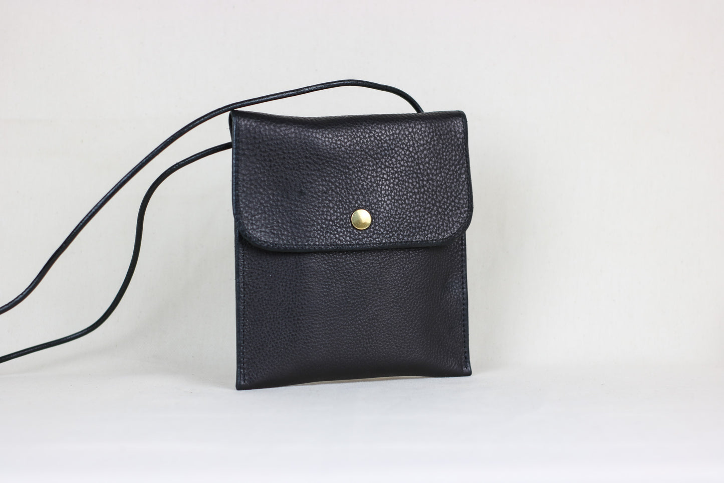 EEMO - Leather Crossbody Pouch