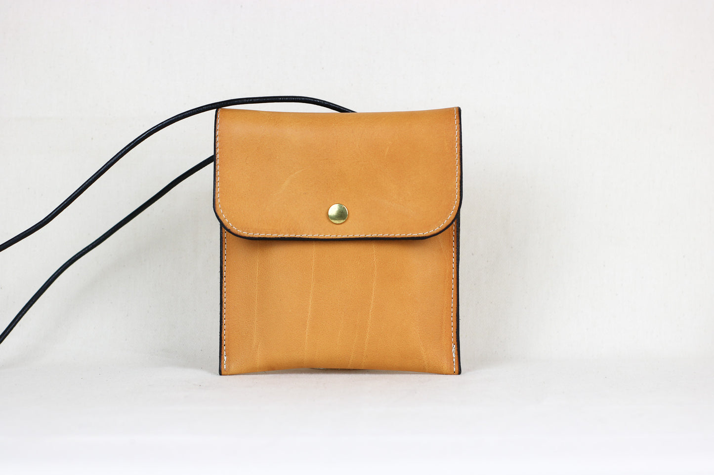EEMO - Leather Crossbody Pouch
